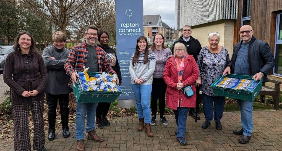 Photo of the East Kent IPS Team volunteering at a food bank.