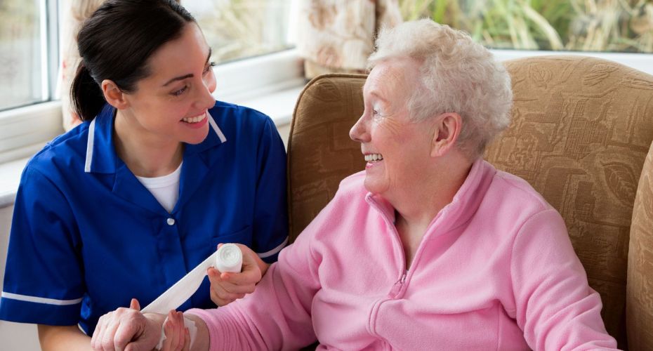 Old person smiling with a nurse